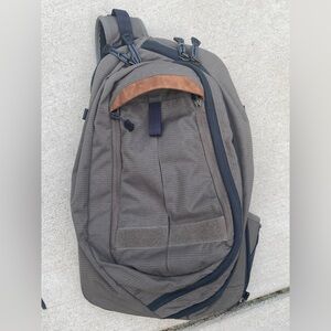 vertx commuter sling bag.